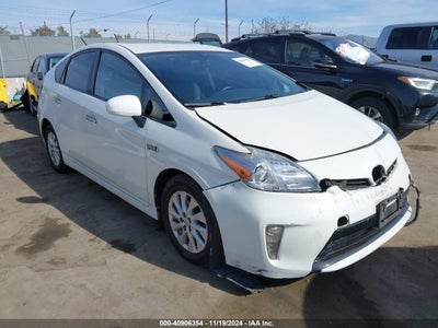 TOYOTA PRIUS PLUG-IN 2014