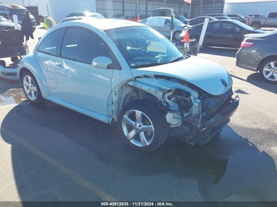 VOLKSWAGEN NEW BEETLE 2010