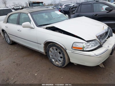 LINCOLN TOWN CAR 2004