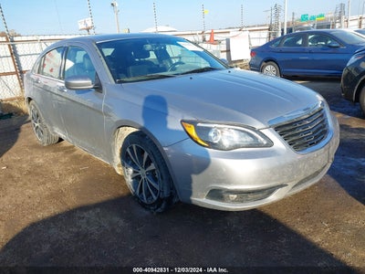 CHRYSLER 200 2013