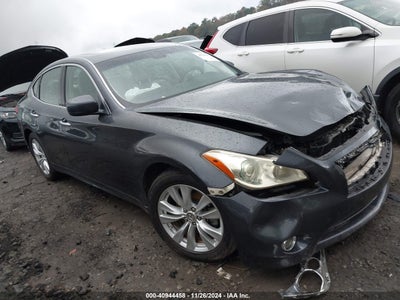 INFINITI M37 2011