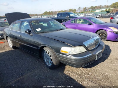 LINCOLN TOWN CAR 2010