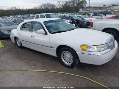 LINCOLN TOWN CAR 2001