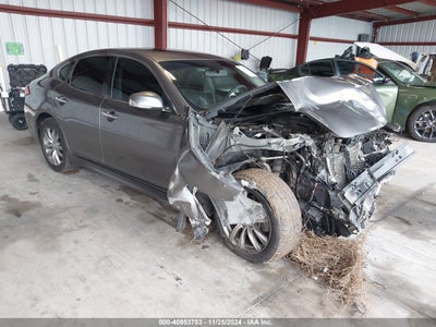 INFINITI Q70 2015