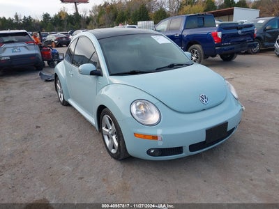 VOLKSWAGEN NEW BEETLE 2010