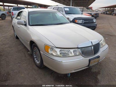 LINCOLN TOWN CAR 2000