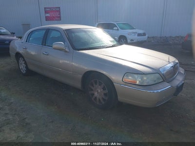 LINCOLN TOWN CAR 2010