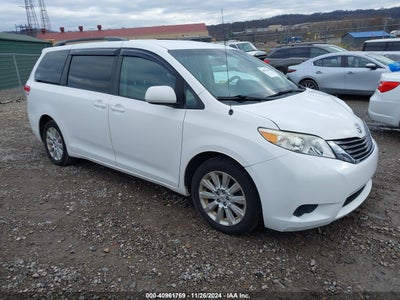 TOYOTA SIENNA 2011