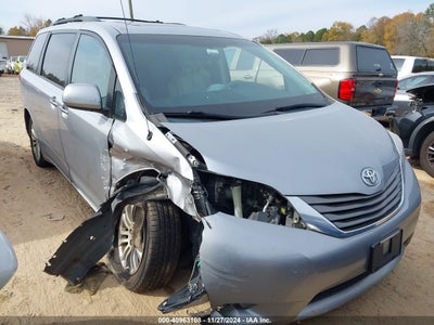 TOYOTA SIENNA 2013