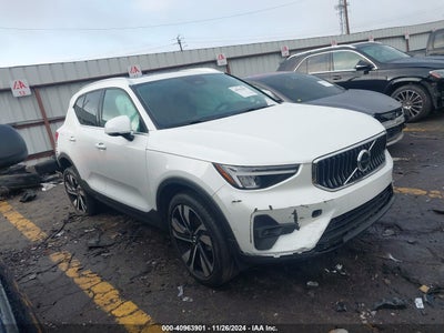 VOLVO XC40 2023