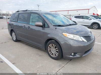 TOYOTA SIENNA 2013
