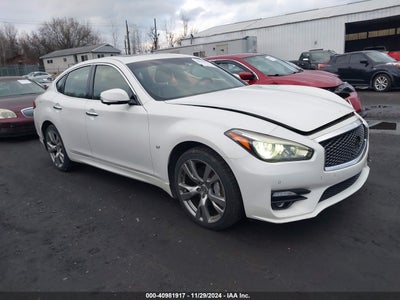 INFINITI Q70 2015