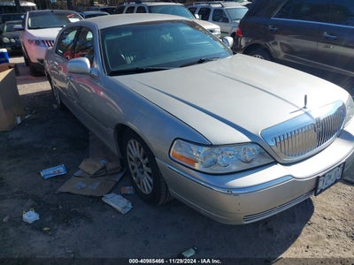 LINCOLN TOWN CAR 2005
