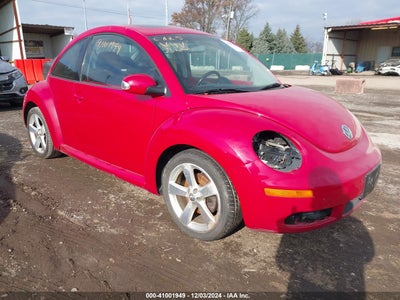 VOLKSWAGEN NEW BEETLE 2010