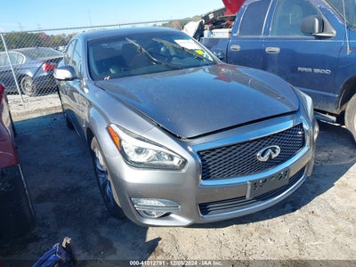 INFINITI Q70 2015