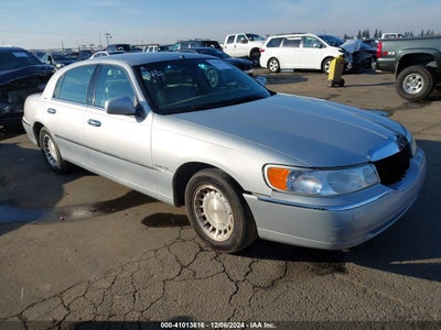 LINCOLN TOWN CAR 2001