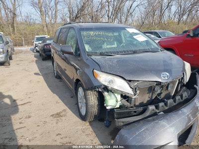 TOYOTA SIENNA 2013