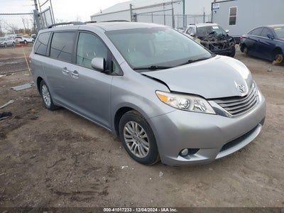 TOYOTA SIENNA 2011
