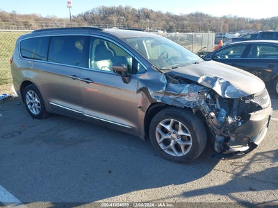CHRYSLER PACIFICA 2017