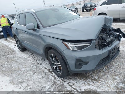 VOLVO XC40 2023