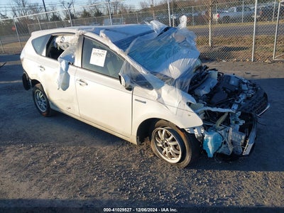 TOYOTA PRIUS V 2012