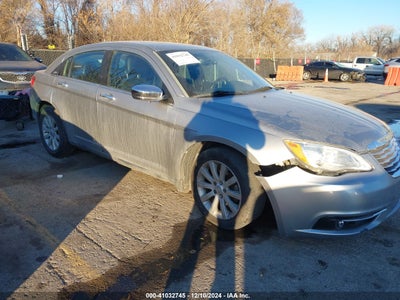 CHRYSLER 200 2013