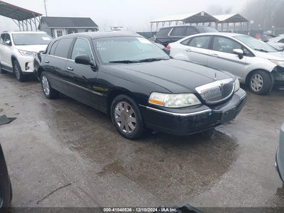 LINCOLN TOWN CAR 2010