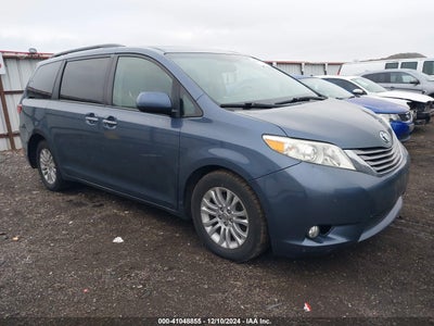 TOYOTA SIENNA 2016