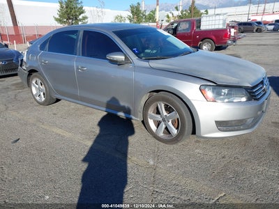 VOLKSWAGEN PASSAT 2012