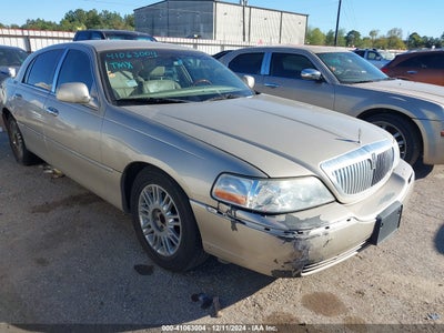 LINCOLN TOWN CAR 2010
