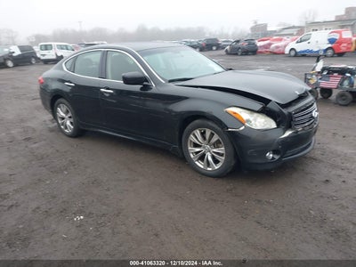 INFINITI M37 2013