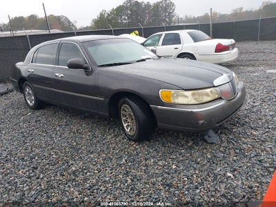 LINCOLN TOWN CAR 2001