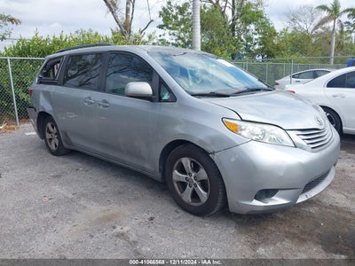 TOYOTA SIENNA 2015