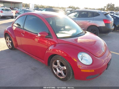 VOLKSWAGEN NEW BEETLE 2010