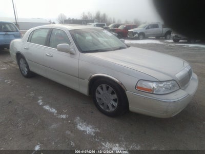 LINCOLN TOWN CAR 2004