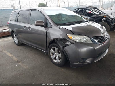 TOYOTA SIENNA 2014