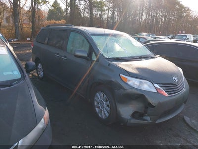 TOYOTA SIENNA 2012