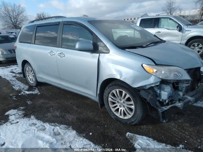 TOYOTA SIENNA 2015
