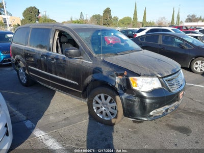 CHRYSLER TOWN & COUNTRY 2016
