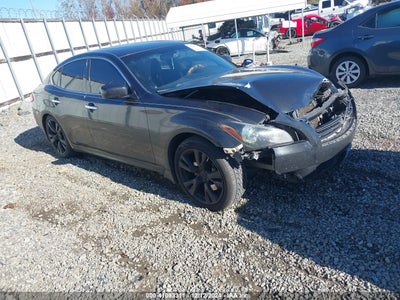 INFINITI M37 2013