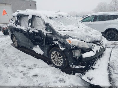 TOYOTA SIENNA 2016