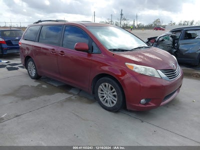 TOYOTA SIENNA 2013