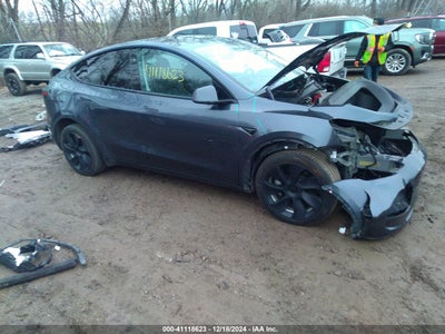 TESLA MODEL Y 2024