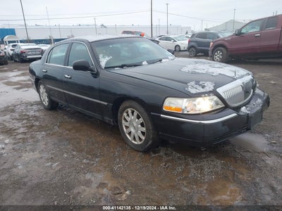 LINCOLN TOWN CAR 2011