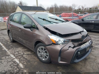 TOYOTA PRIUS V 2017