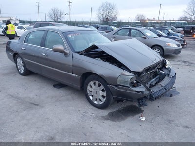 LINCOLN TOWN CAR 2004