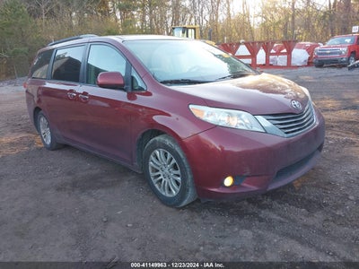 TOYOTA SIENNA 2011