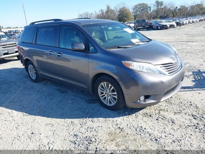 TOYOTA SIENNA 2017
