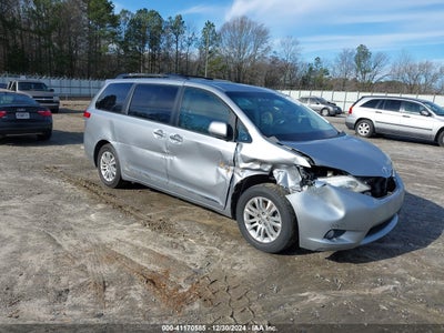TOYOTA SIENNA 2011
