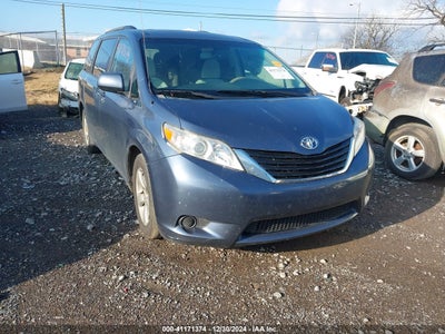 TOYOTA SIENNA 2014